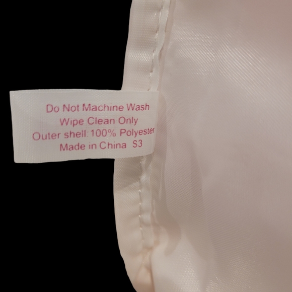 Clinique Cosmetics/Makeup Cases Designed by lulu dk - Picture 12 of 15